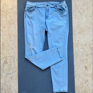 LOFT Faded Curvy Skinny Jeans